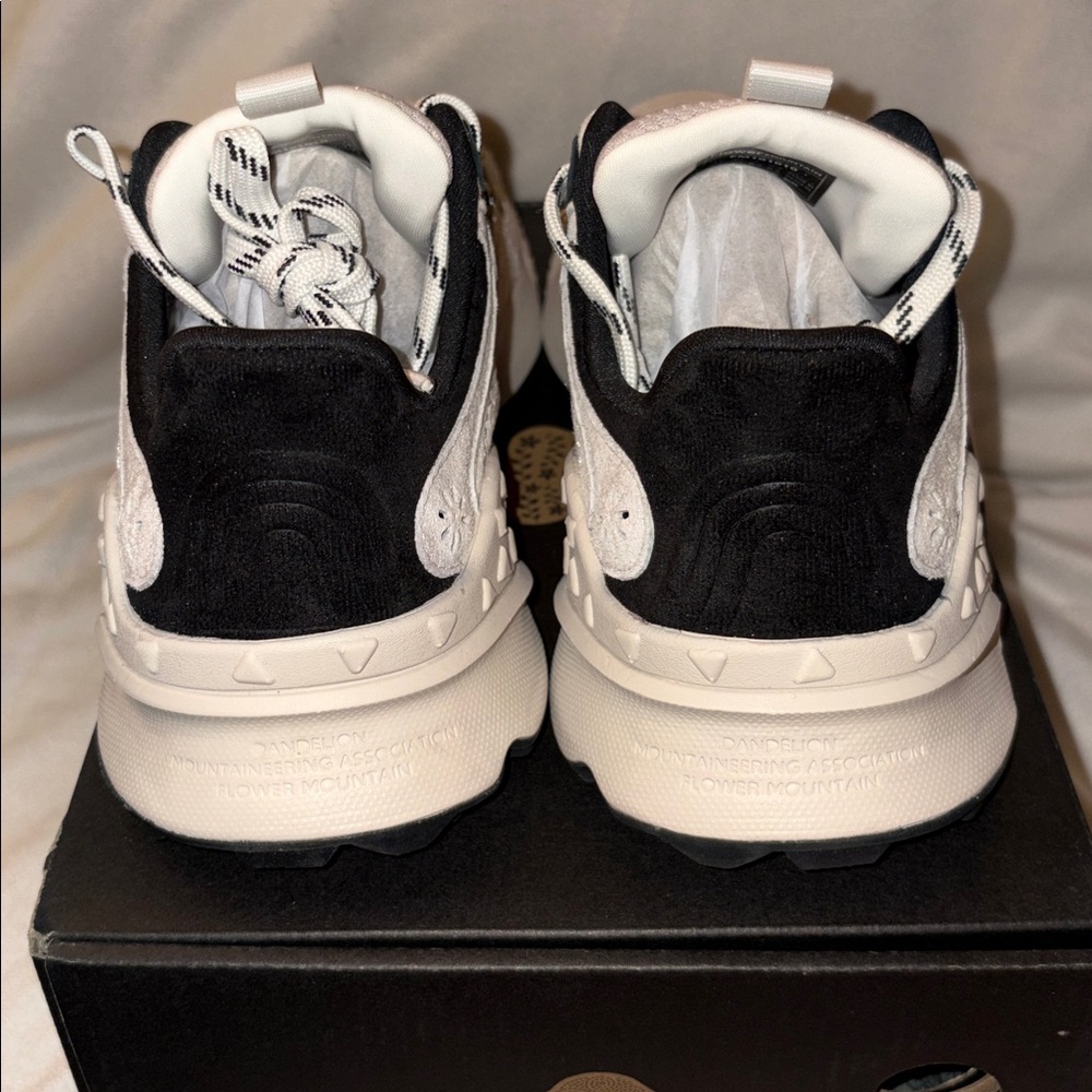 NWT Flower Mountain TIGER HILL UNI Suede and technical fabric sneakers - Beige - Picture 10 of 15